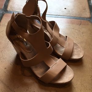 Nude wedges